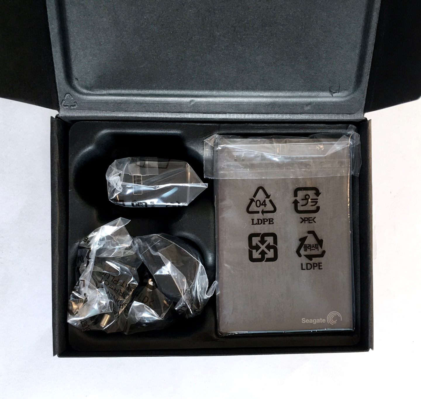 Seagate Wireless Plus - In the Box