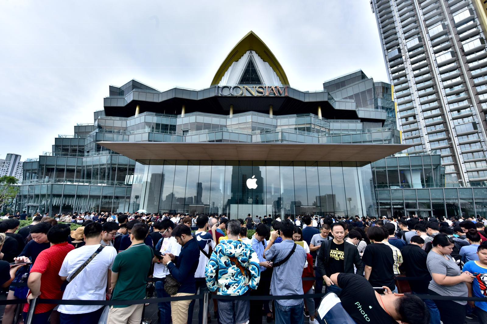 Apple at IconSiam