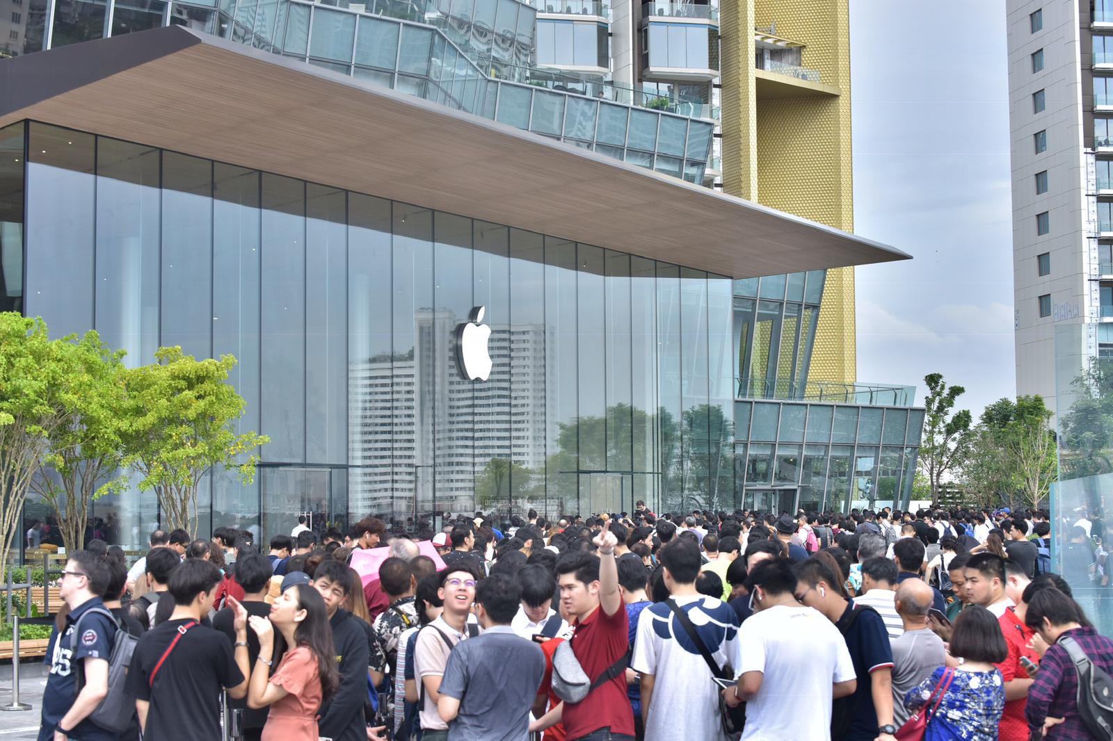 Apple at IconSiam