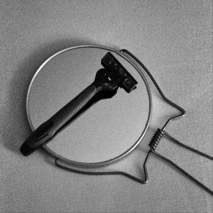 mirror & razor