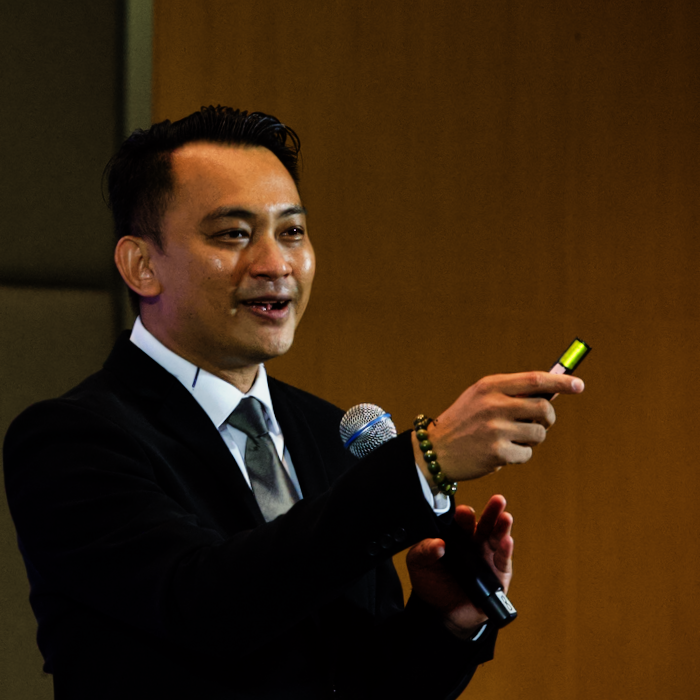 Dr Eakkachai Warinsiriruk